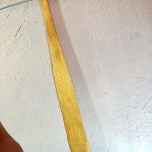 Yellow Venetoo Tie
